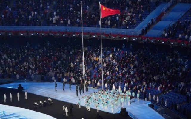 [사진] 2022 베이징 동계올림픽 개막식에서 대회 주제가를 연주하는 시각장애청소년관현악단 (출처: 충칭일보)
