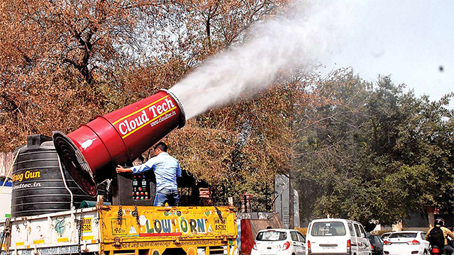 [사진 1] 이동형 물대포(Anti-Smog Gun)